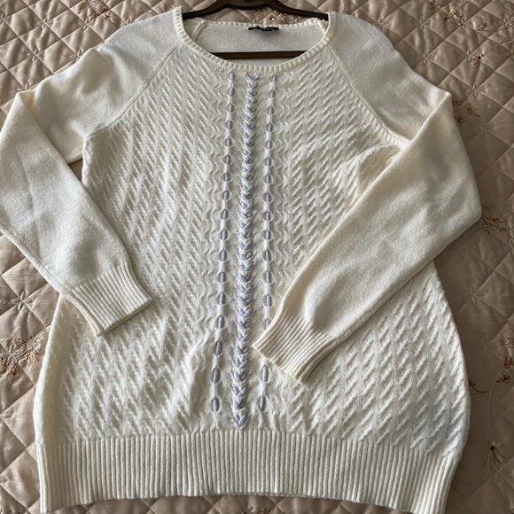 Le Chateau Crew Neck Soft Cream Women's Sweater Size Medium - Picture 2 of 5